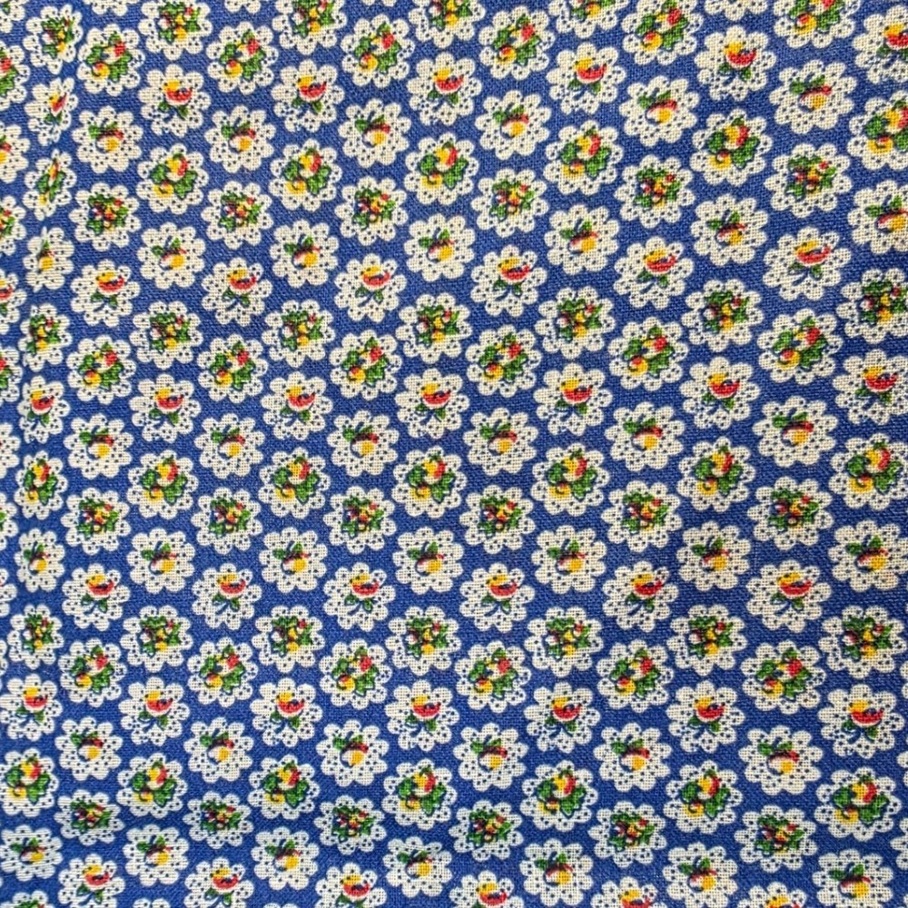 Vtg 1970s Cotton Fabric Blue White Floral Calico Daisy 44in x 0.5yd
